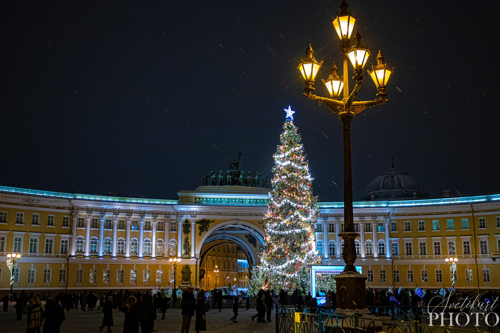 Как и где украшен Петербург к Новому году